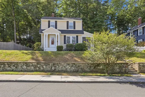 32 Enmore St, Andover, MA 01810