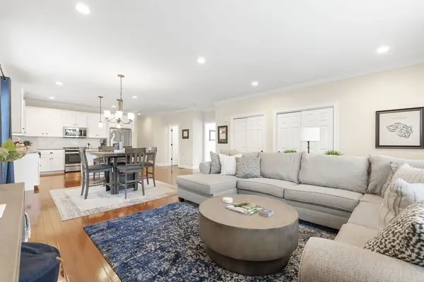 57 Oak St #57, Needham, MA 02492