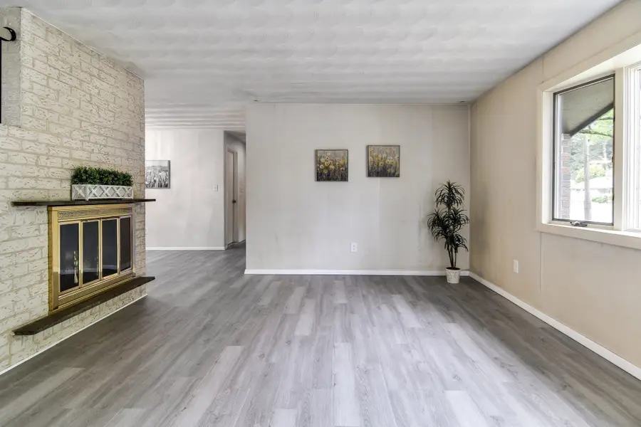 29 Eisenhower Road, Framingham, MA 01701 - #3