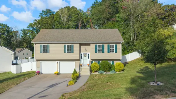 16 Liane Dr, Woonsocket, RI 02895