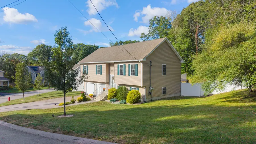 16 Liane Dr, Woonsocket, RI 02895 - #2