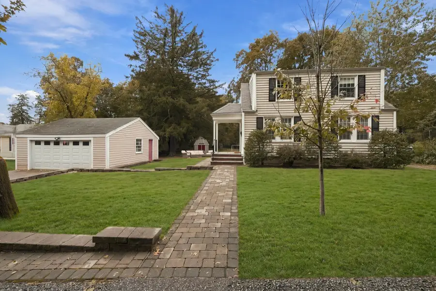 16 Clifford Ct, Hingham, MA 02043 - #2