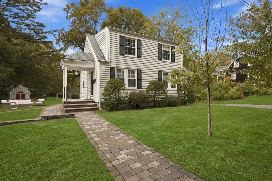 16 Clifford Ct, Hingham, MA 02043 - #3