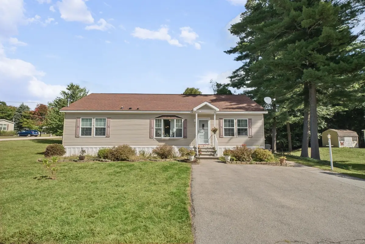 2 Hawthorne Ln, Nashua, NH 03062 - #1