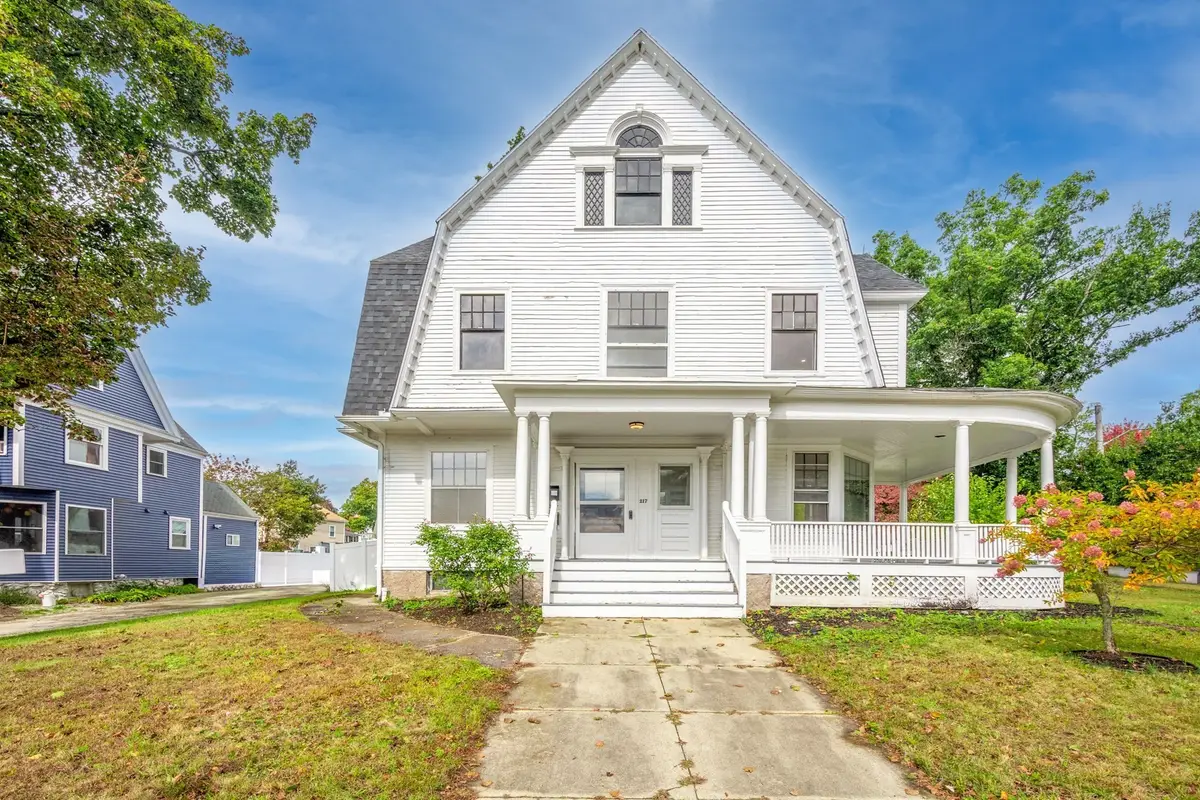217 Lawrence St, Haverhill, MA 01830 - #1
