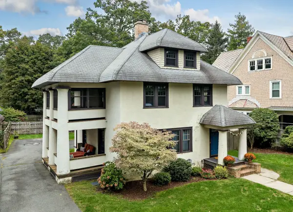 22 S Park Ave, Longmeadow, MA 01106