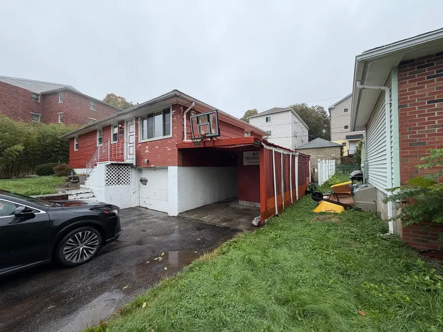 27 Dillon St, Worcester, MA 01604 - #3