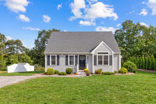 140 Broken Bow Ln, Falmouth, MA 02536