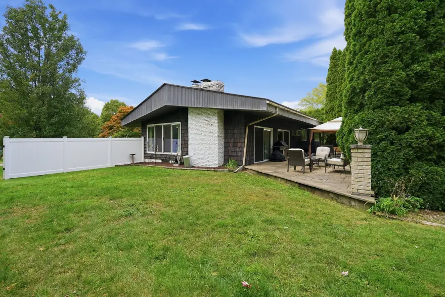 10 Circle Dr, Wilbraham, MA 01095 - #3