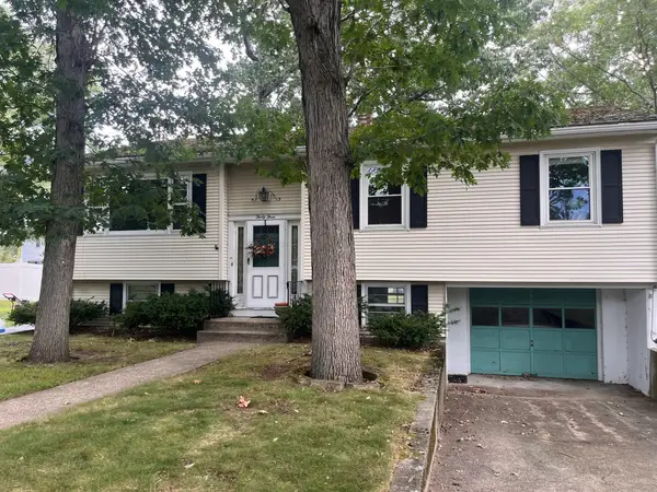33 Rand Ave, Attleboro, MA 02703