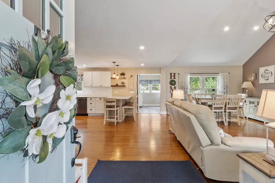 36 Harkins St, Lancaster, MA 01523 - #3