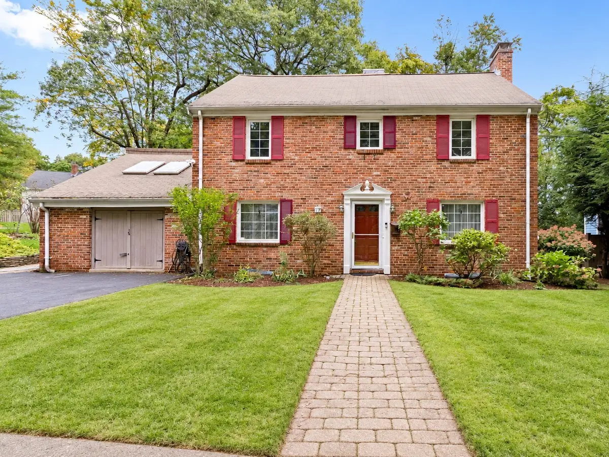 17 Woodhaven Rd, Newton, MA 02468 - #1