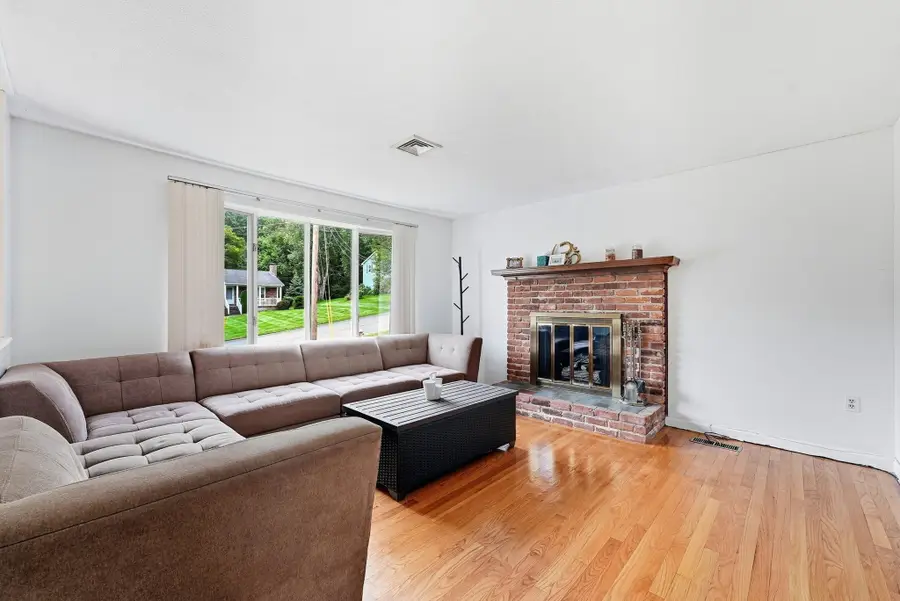 131 Beacon Hill Rd, West Springfield, MA 01089 - #2