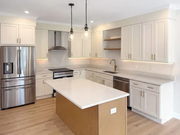 9 Whitman Circle #9, Bellingham, MA 02019