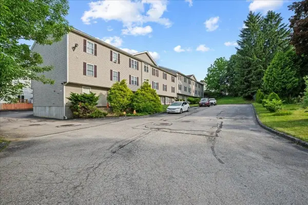 1 Hatfield St #5, Worcester, MA 01604