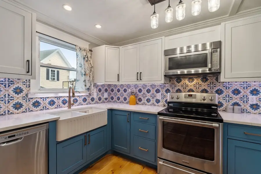 2 Hill St, Amesbury, MA 01913 - #3
