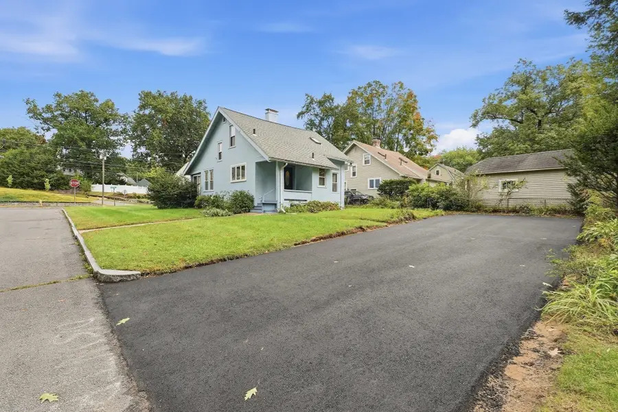 102 Tiffany St, Springfield, MA 01108 - #2