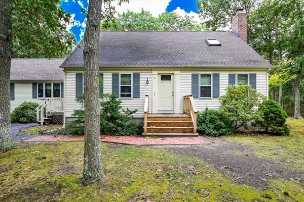 6 Elizabeth Ln, Yarmouth, MA 02601