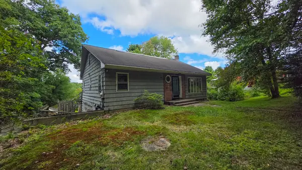 84 Stafford Holland Rd, Wales, MA 01081