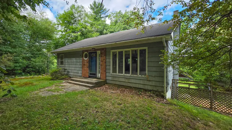 84 Stafford Holland Rd, Wales, MA 01081 - #2