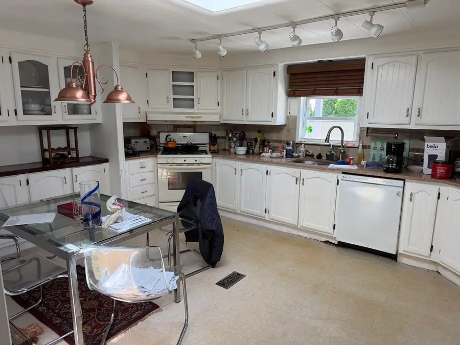 16 Liberty St, West Bridgewater, MA 02379 - #2