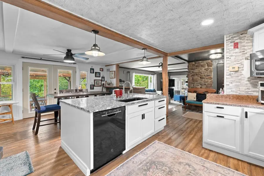 8 Bloomfield Ave, Middleboro, MA 02346 - #3
