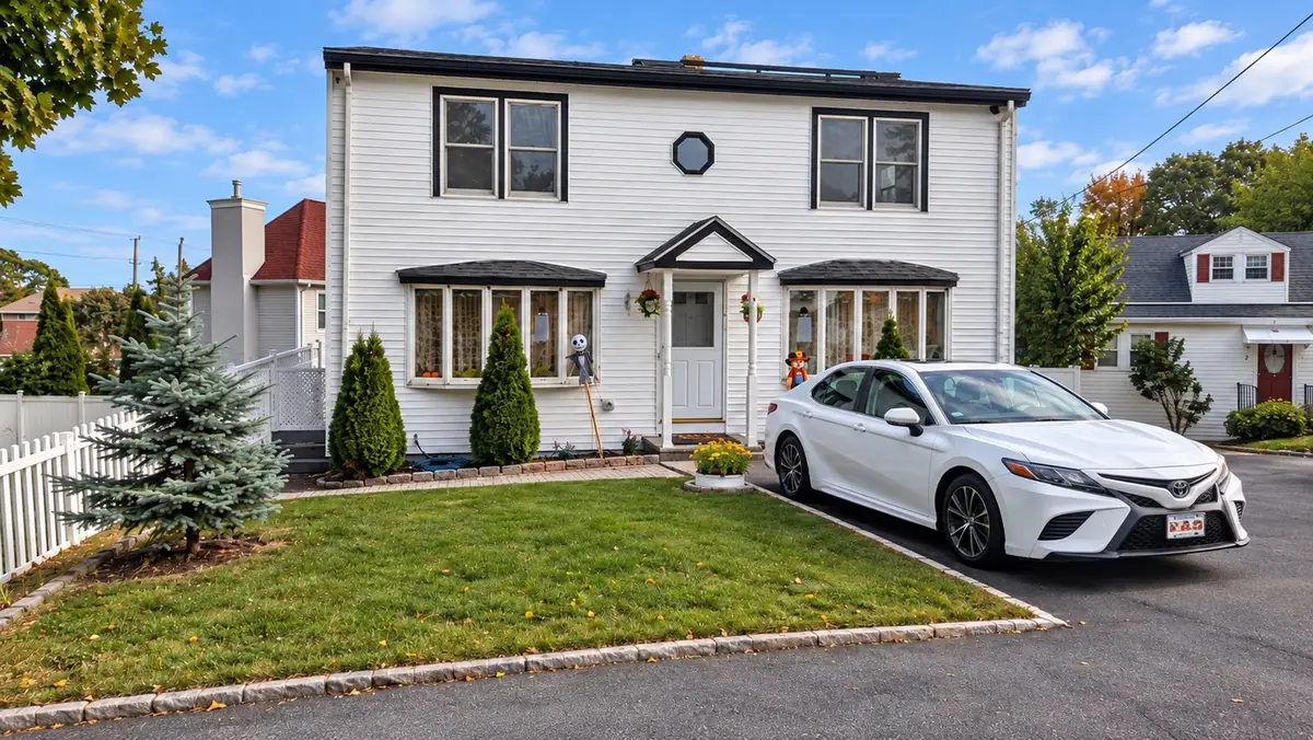 9 Summit Ave, Saugus, MA 01906 - #1