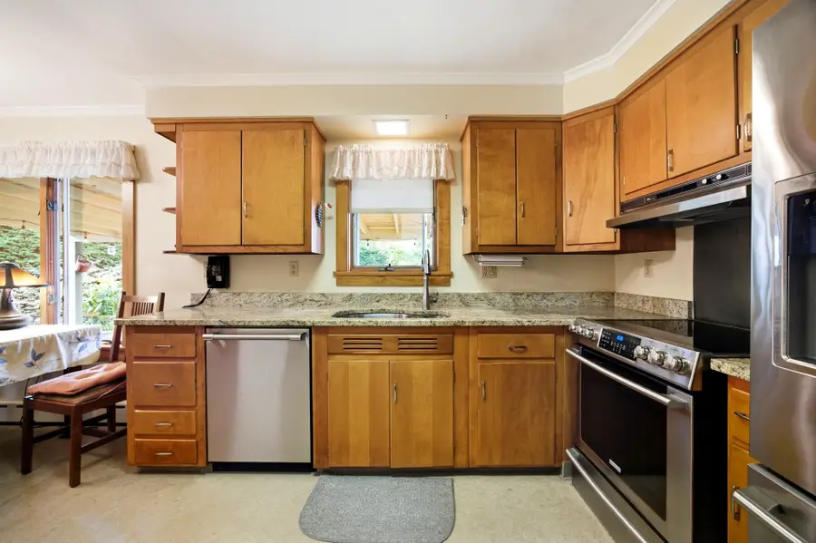 25 Saint Anthony St, Chicopee, MA 01013 - #2