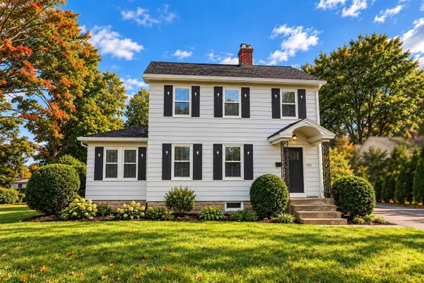 121 Elm St, Agawam, MA 01001