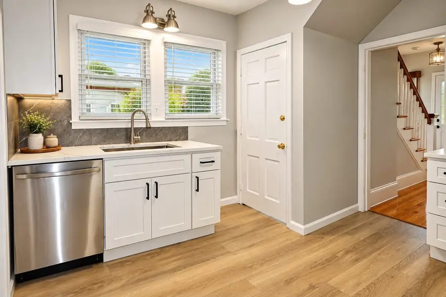 121 Elm St, Agawam, MA 01001 - #3