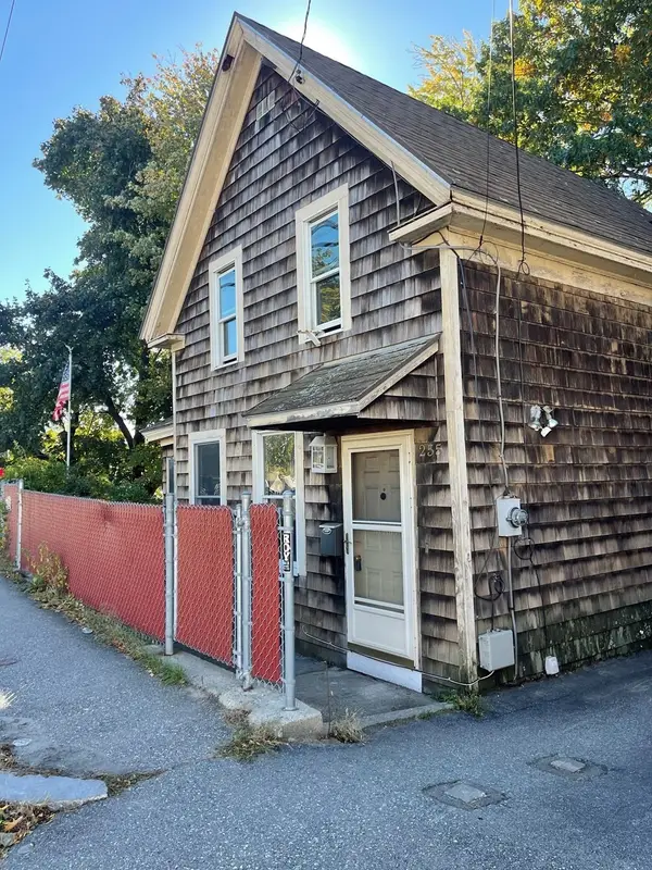 255 Plain St, Lowell, MA 01852