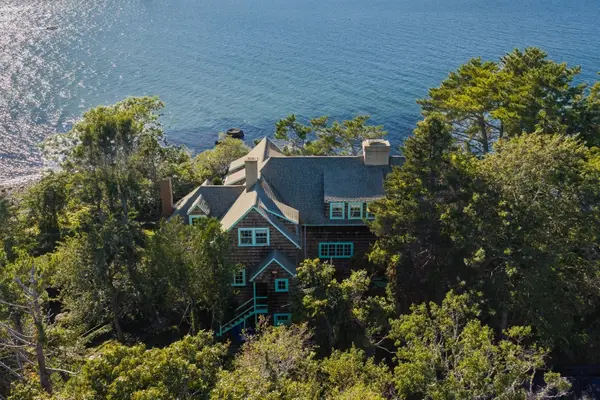 46 Gardiner Rd, Falmouth, MA 02450