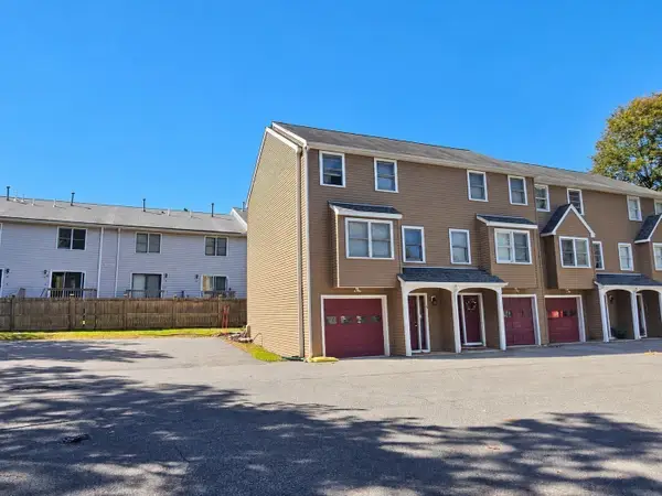 20 Angle St #10, Lowell, MA 01851