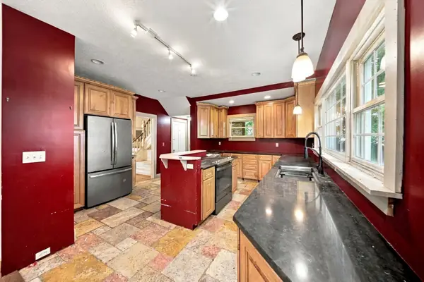 30 Myrtle Ave, Holyoke, MA 01040