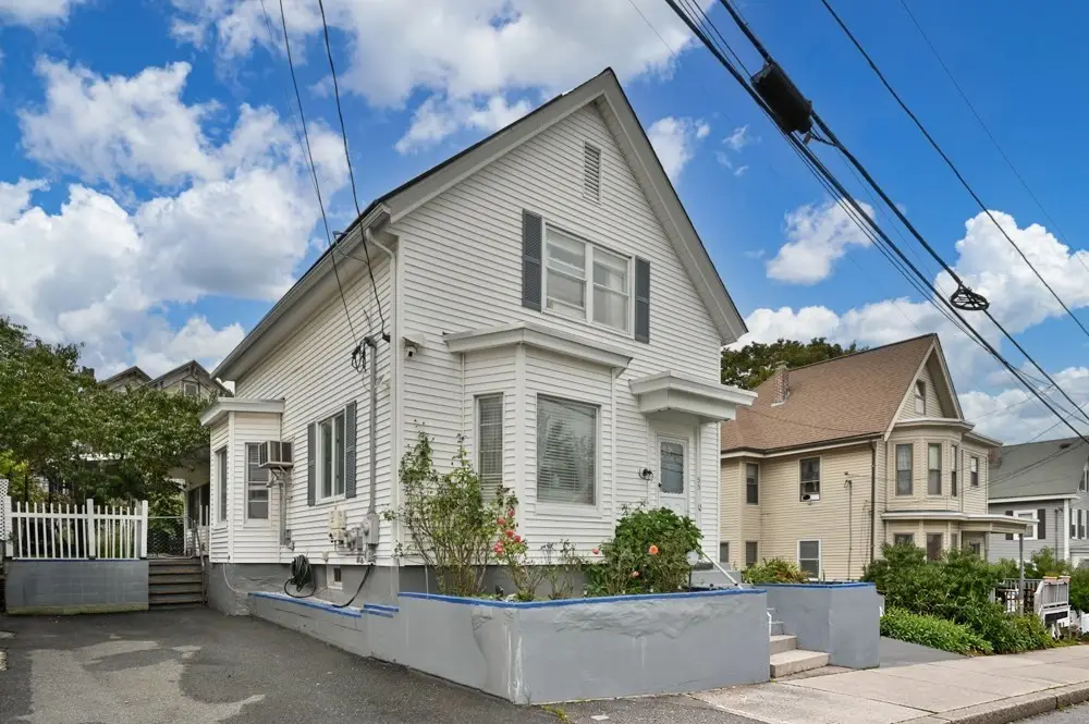 55 Arlington St, Lowell, MA 01854 - #1