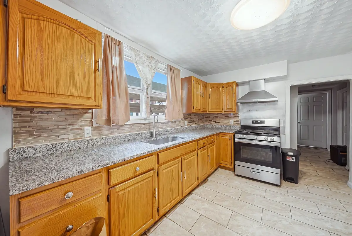 8 Cady St, Lowell, MA 01852 - #1