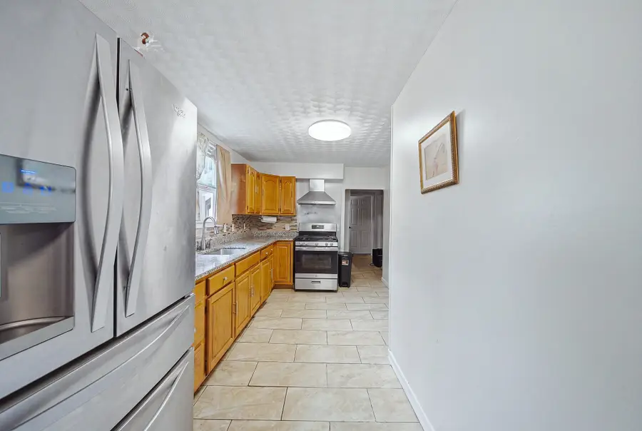 8 Cady St, Lowell, MA 01852 - #2