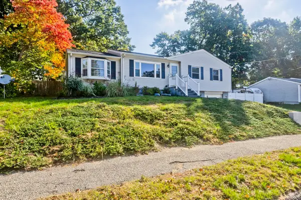 107 Parenteau Dr, Chicopee, MA 01020