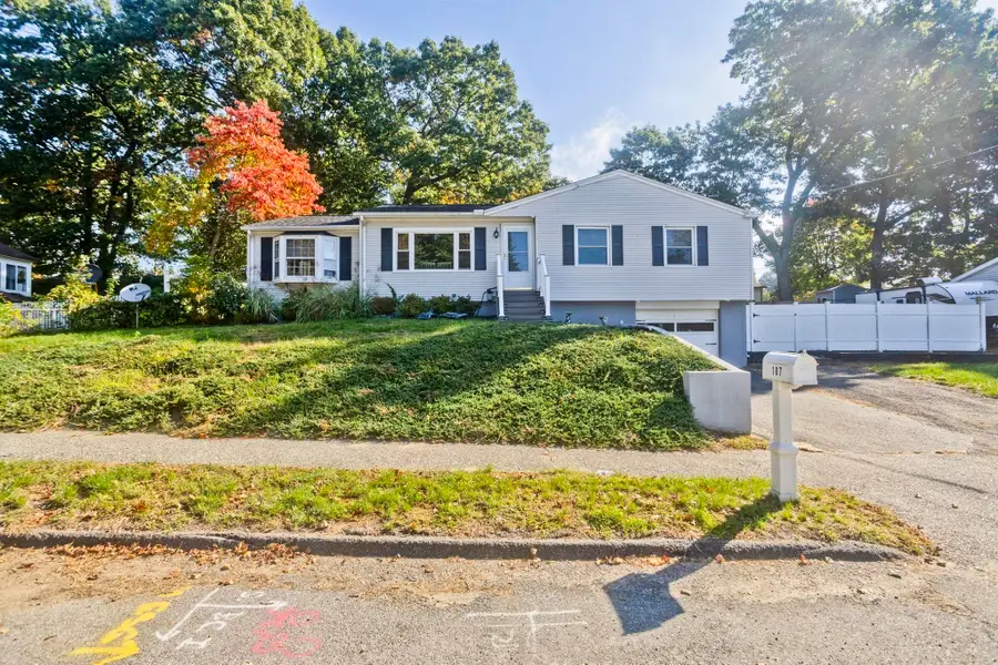 107 Parenteau Dr, Chicopee, MA 01020 - #3