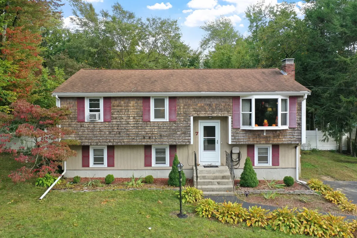 7 N Lakeview Rd, Norton, MA 02766 - #1