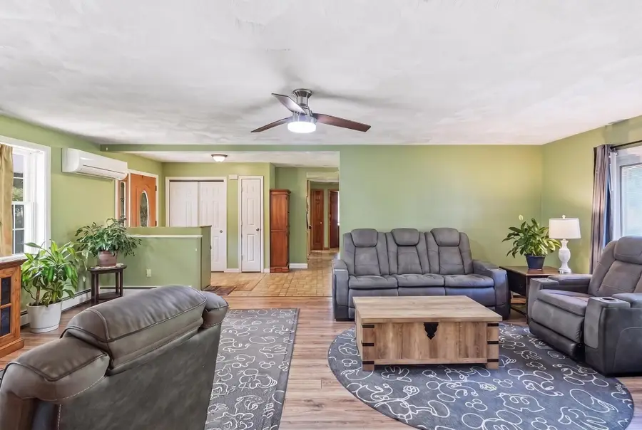 319 Main St, Townsend, MA 01469 - #3