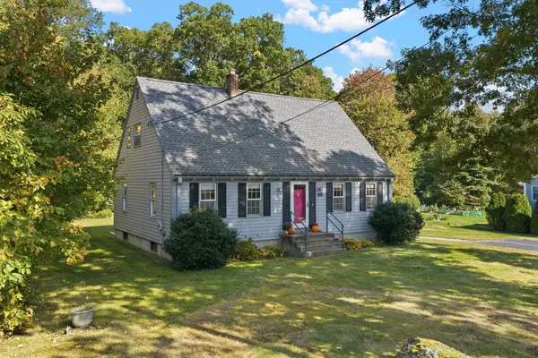 86 Delmage Rd, Swansea, MA 02777