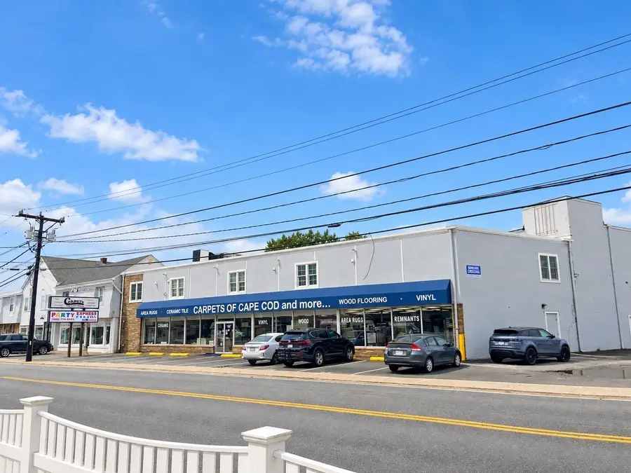 235 Barnstable Rd, Hyannis, MA 02601 - #2