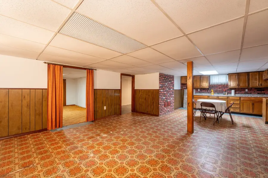 126 Clay St, Pawtucket, RI 02860 - #3