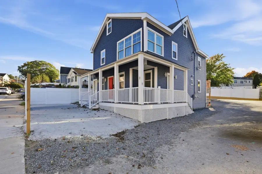 11 Beacon St, Lawrence, MA 01843 - #2