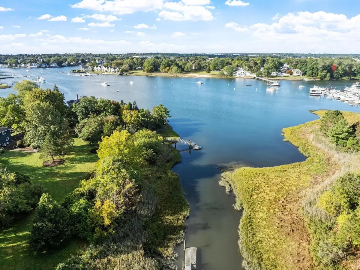 7 Hutton St, Danvers, MA 01923 - #1