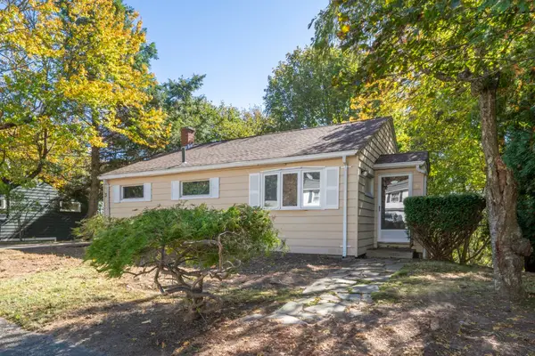 31 Westmorland Dr, Worcester, MA 01602