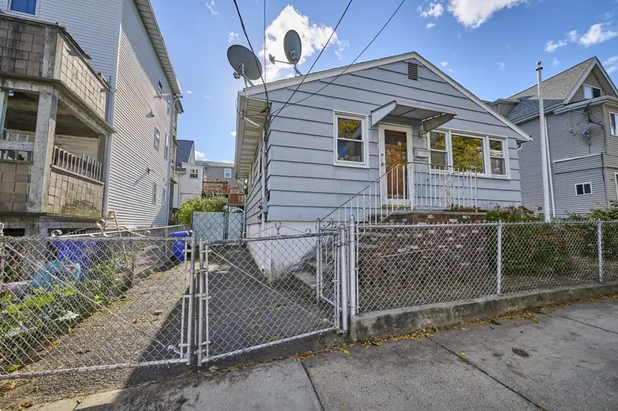 41 Henry St, Malden, MA 02148 - #2
