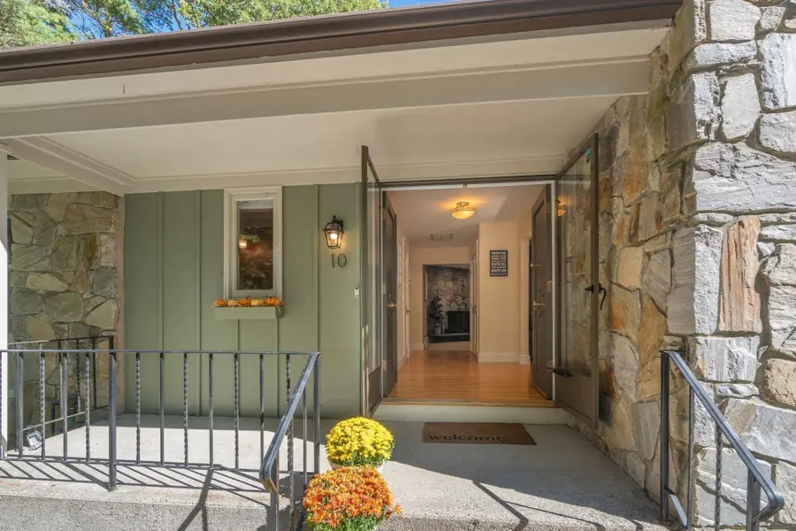 10 Lantern Rd, Framingham, MA 01702 - #3