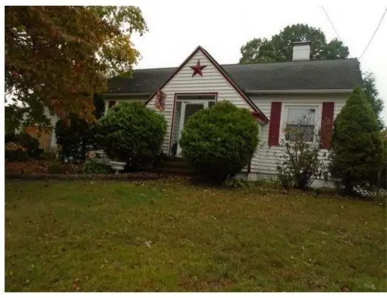 90 Milk St, Methuen, MA 01844